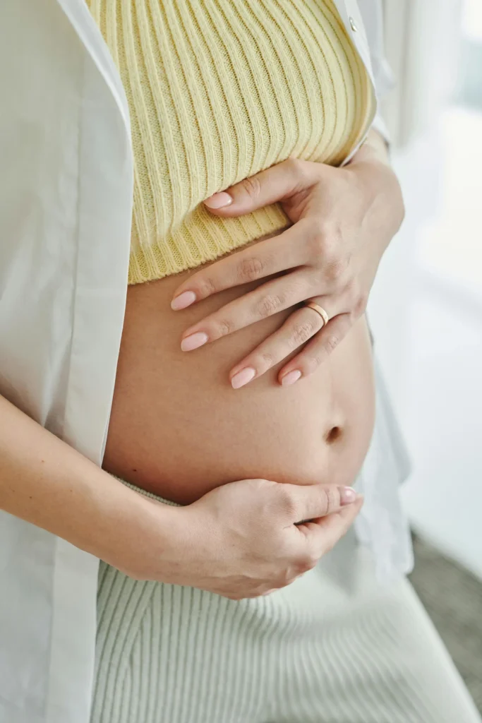 Photo d'un ventre de femme enceinte